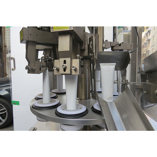 Kosmetiese buisvulmasjien